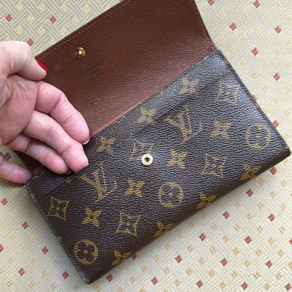AUTHENTIC LOUIS VUITTON MONOGRAM SARAH WALLET ~ FULL SIZE ~ OODLES of STORAGE - Picture 2 of 16